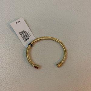Express open cuff bracelet